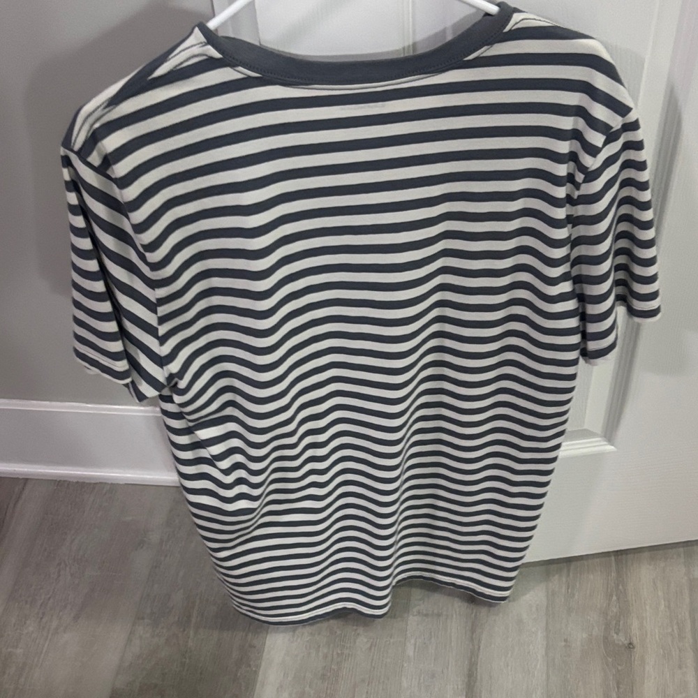 Express Striped V-Neck Tee - Picture 4 of 4
